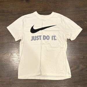 Men’s Medim- Nike tee
